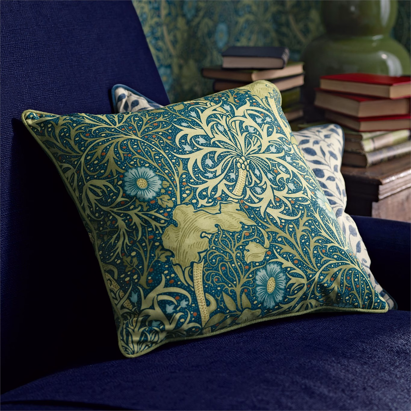 Обои Morris Archive Wallpapers III Morris Seaweed 214713 фото в интерьере